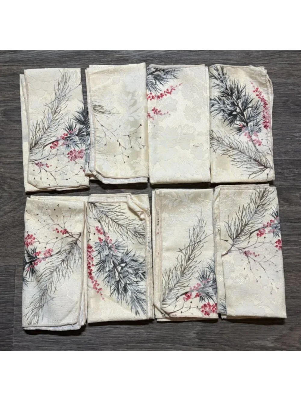 Set of 8 Wilton Court Designs Winter Pine Berries Blend Napkins 19 X 19 Holiday
